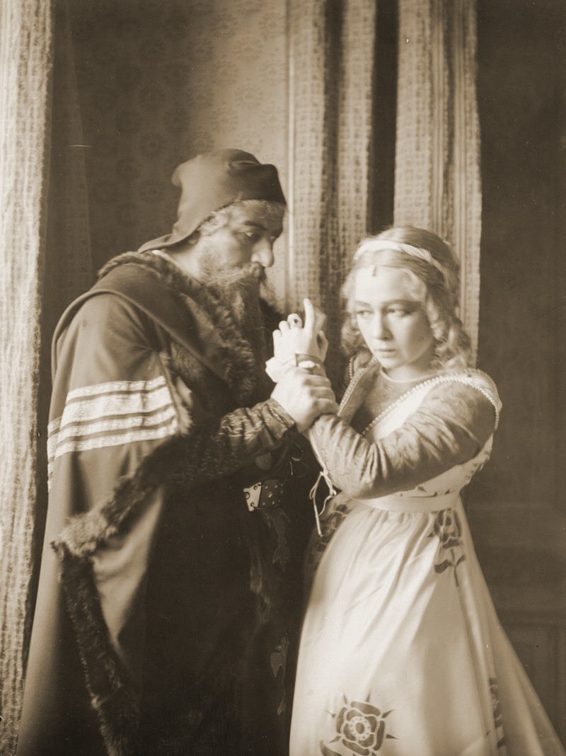 Parisina. Dramaten, 1915. Harriet Bosse som Parisina Malatesta och Ivan Hedqvist som Niccolò d'Este. <BR>Musik- och teaterbiblioteket.